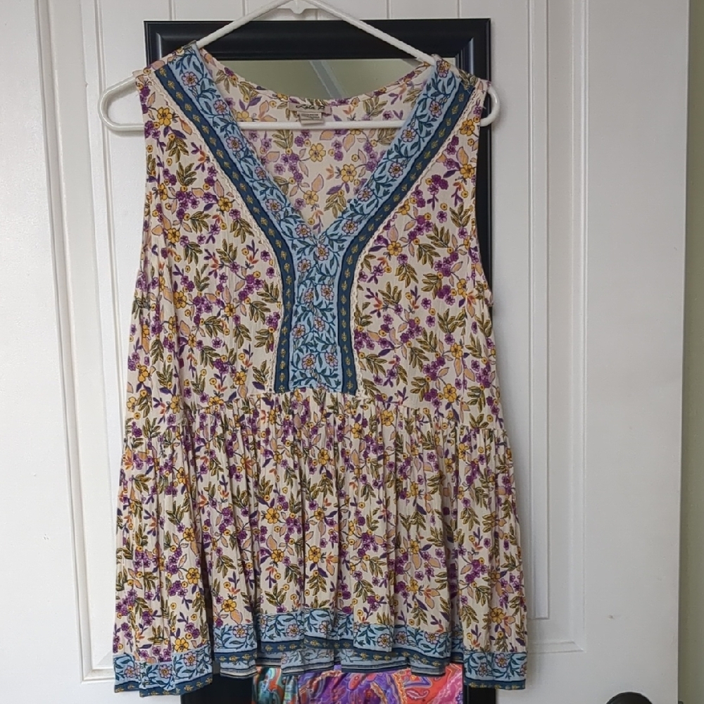 Sleeveless Floral Print Top